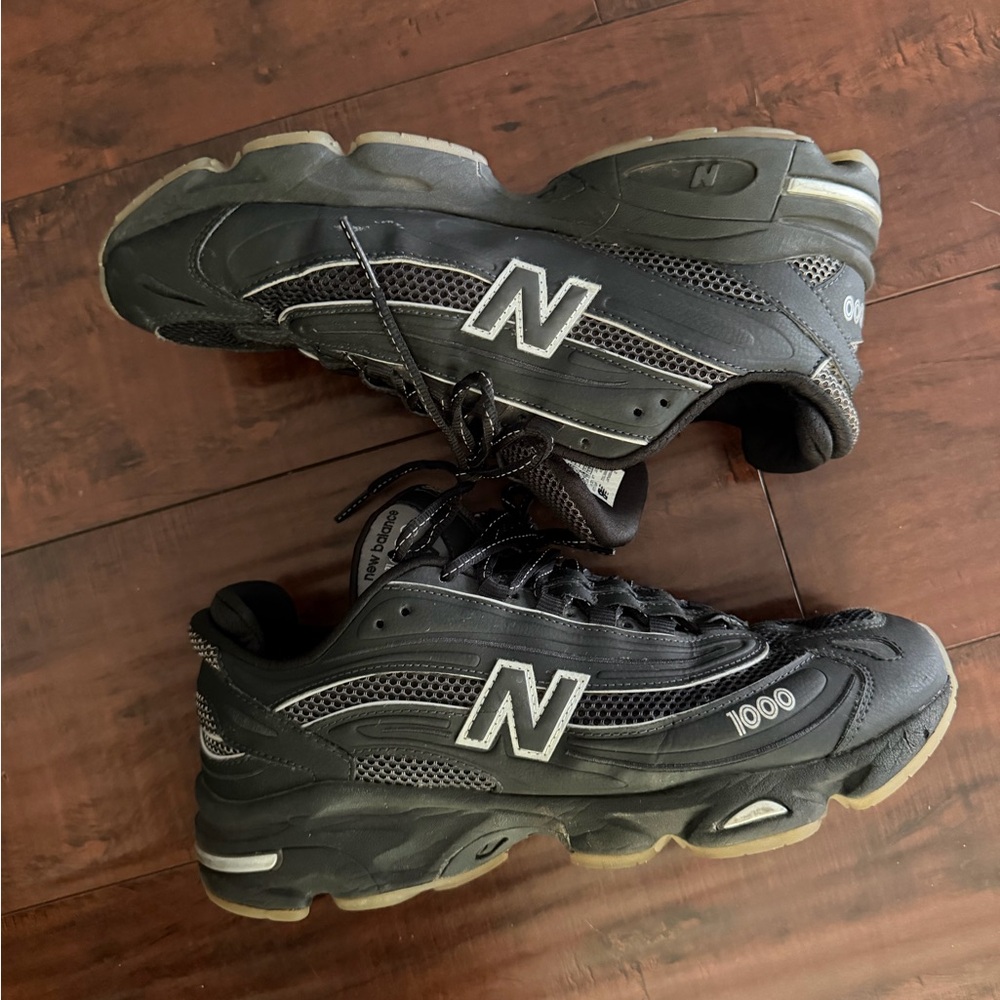 New Balance Men's Black and Gray Sneakers
